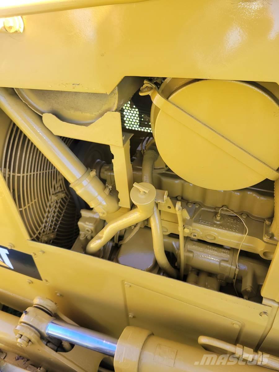 CAT D5H Buldozer sobre oruga