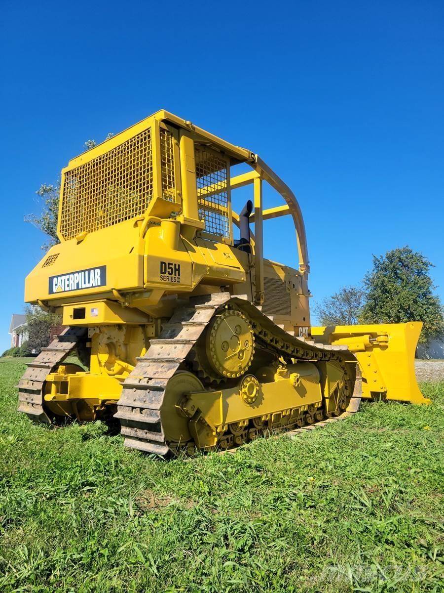 CAT D5H Buldozer sobre oruga