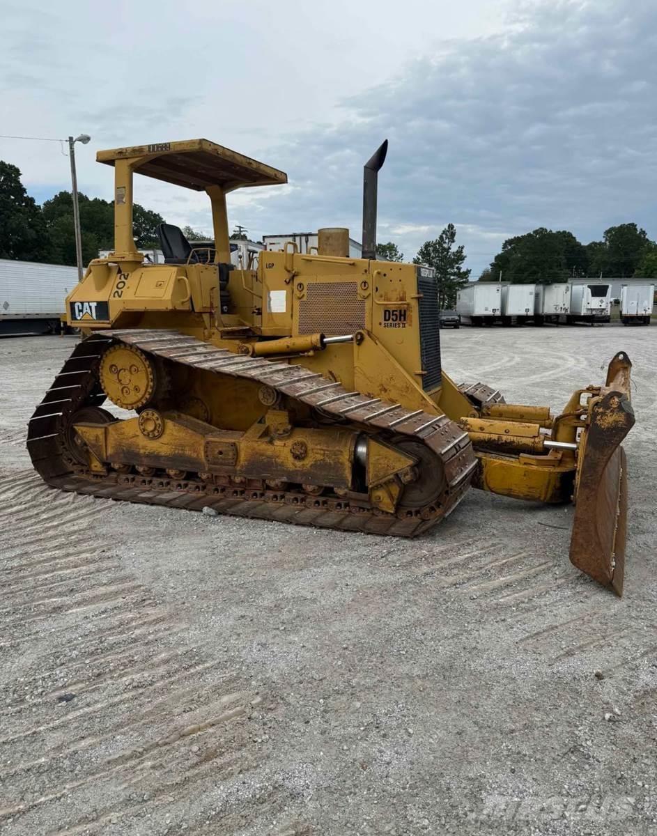 CAT D5H II Buldozer sobre oruga