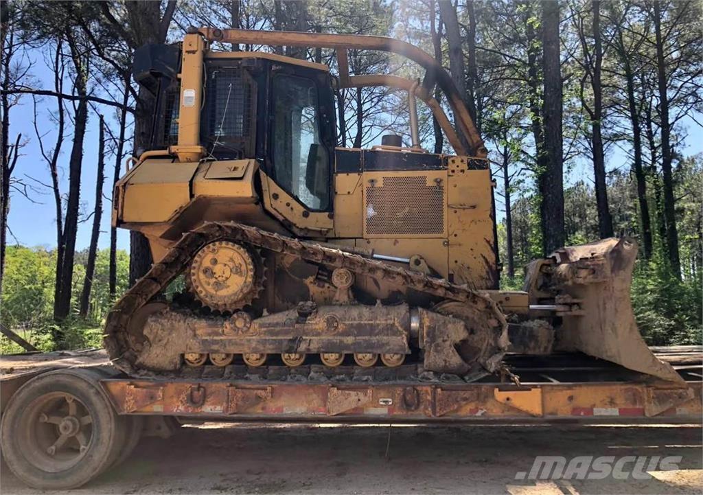 CAT D5M Buldozer sobre oruga