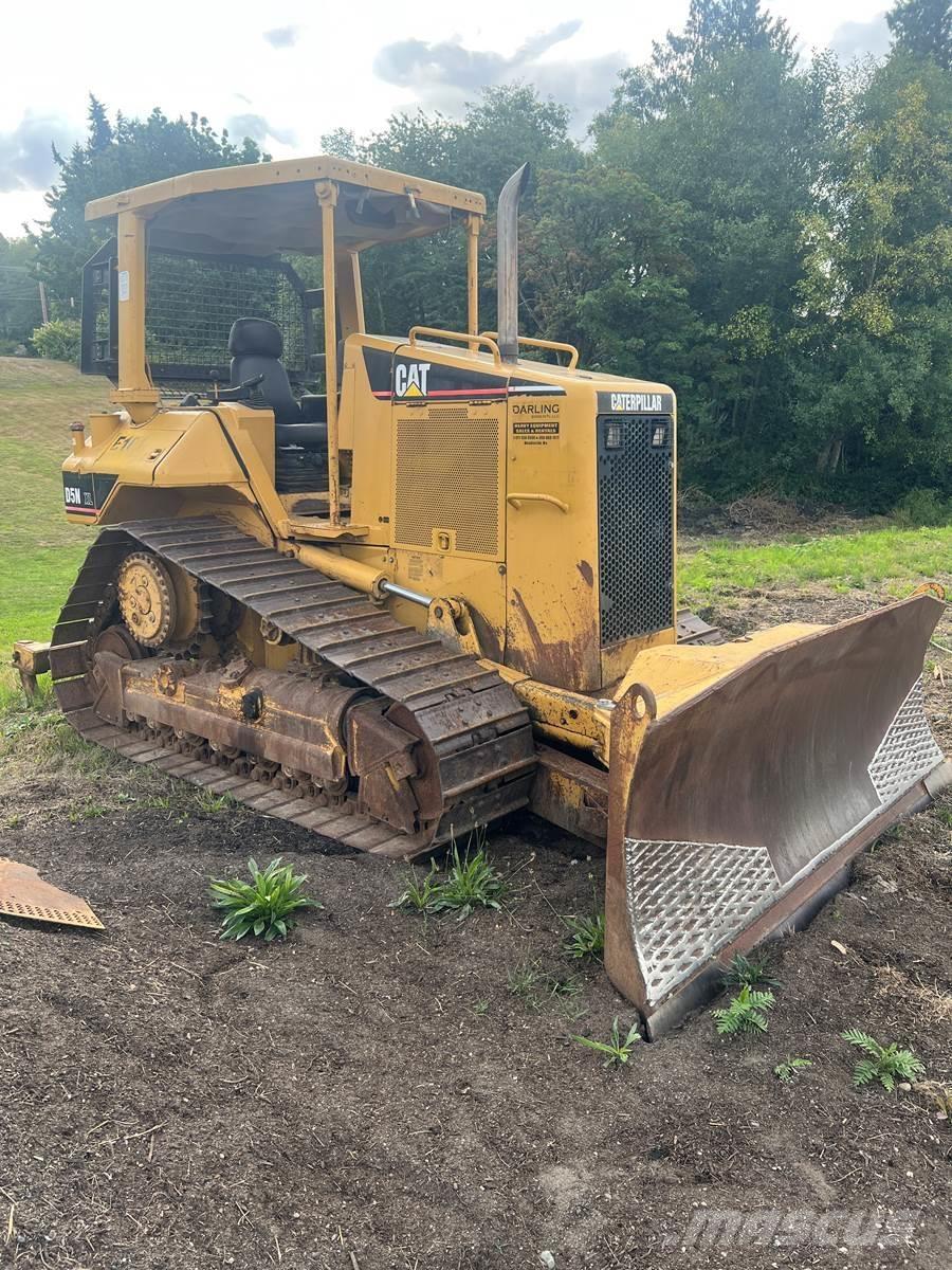 CAT D5N Buldozer sobre oruga