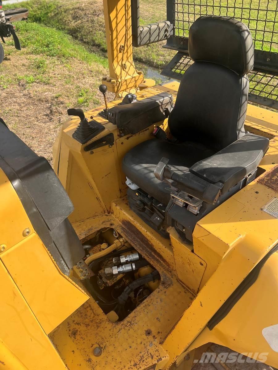 CAT D5N Buldozer sobre oruga