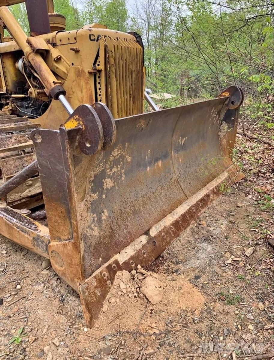 CAT D6C Buldozer sobre oruga