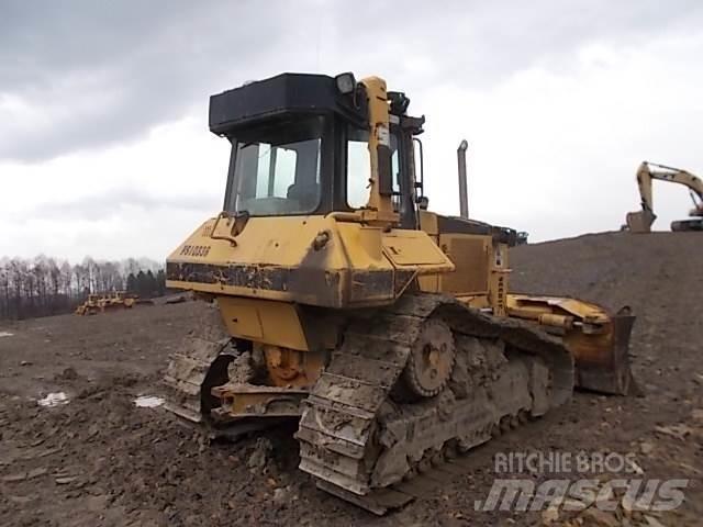 CAT D6M Buldozer sobre oruga