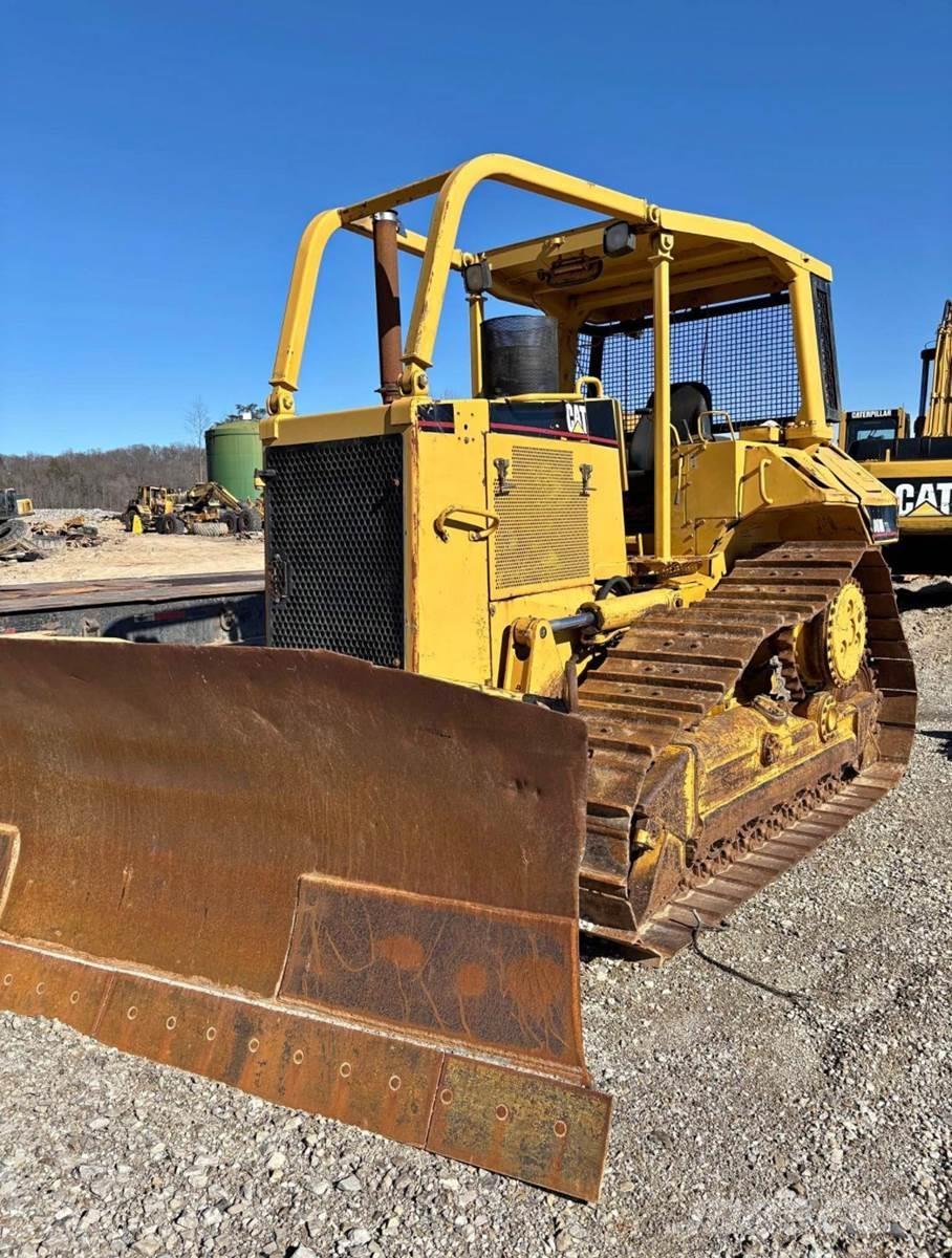 CAT D6M XL Buldozer sobre oruga