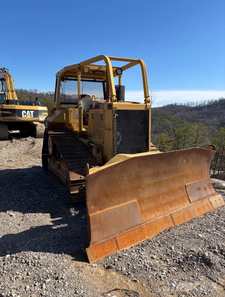 CAT D6M XL Buldozer sobre oruga