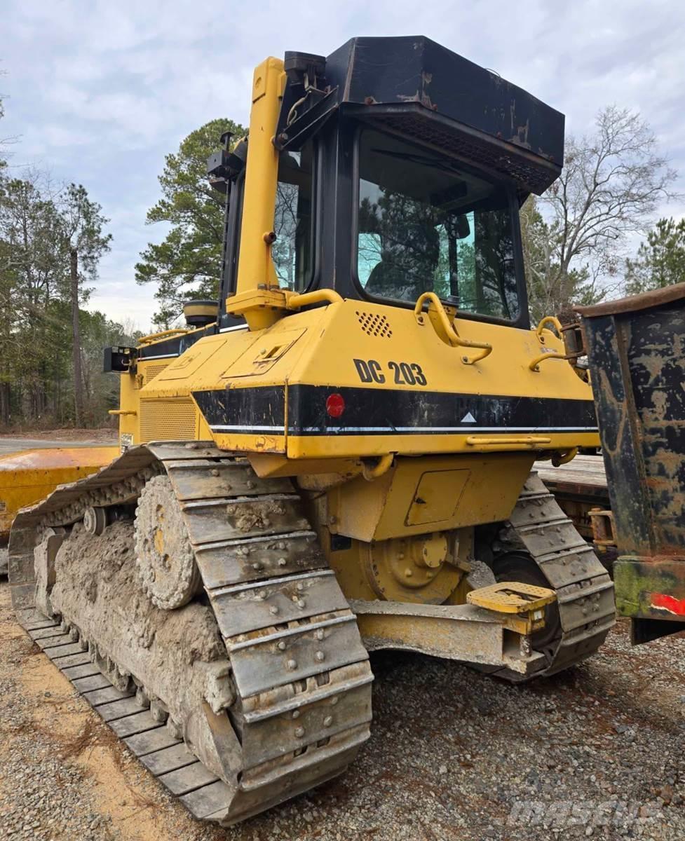 CAT D6M XL Buldozer sobre oruga
