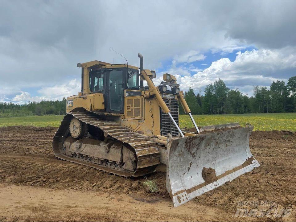 CAT D6T Buldozer sobre oruga