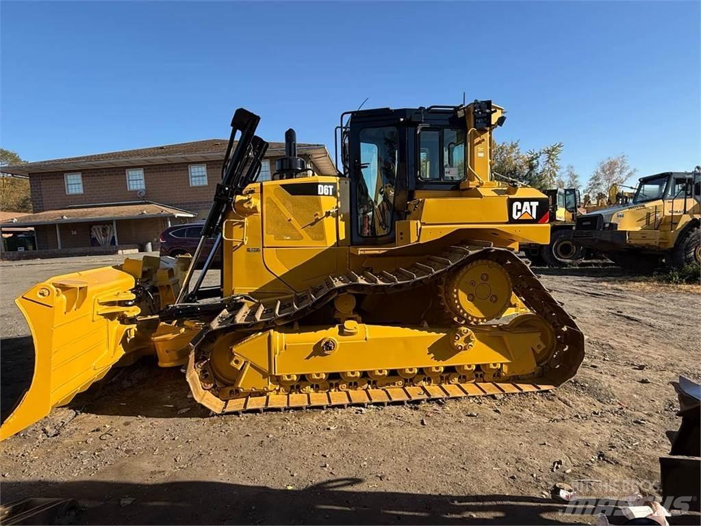 CAT D6T Buldozer sobre oruga