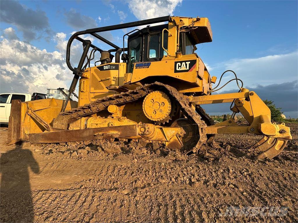 CAT D6T XW Buldozer sobre oruga