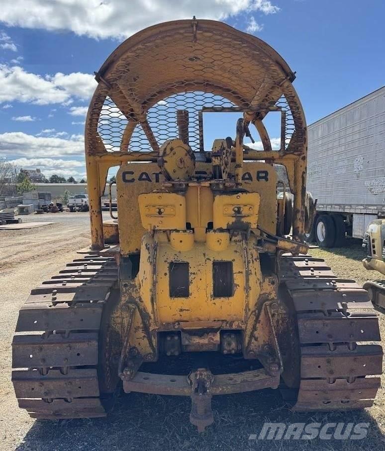 CAT D7 Buldozer sobre oruga