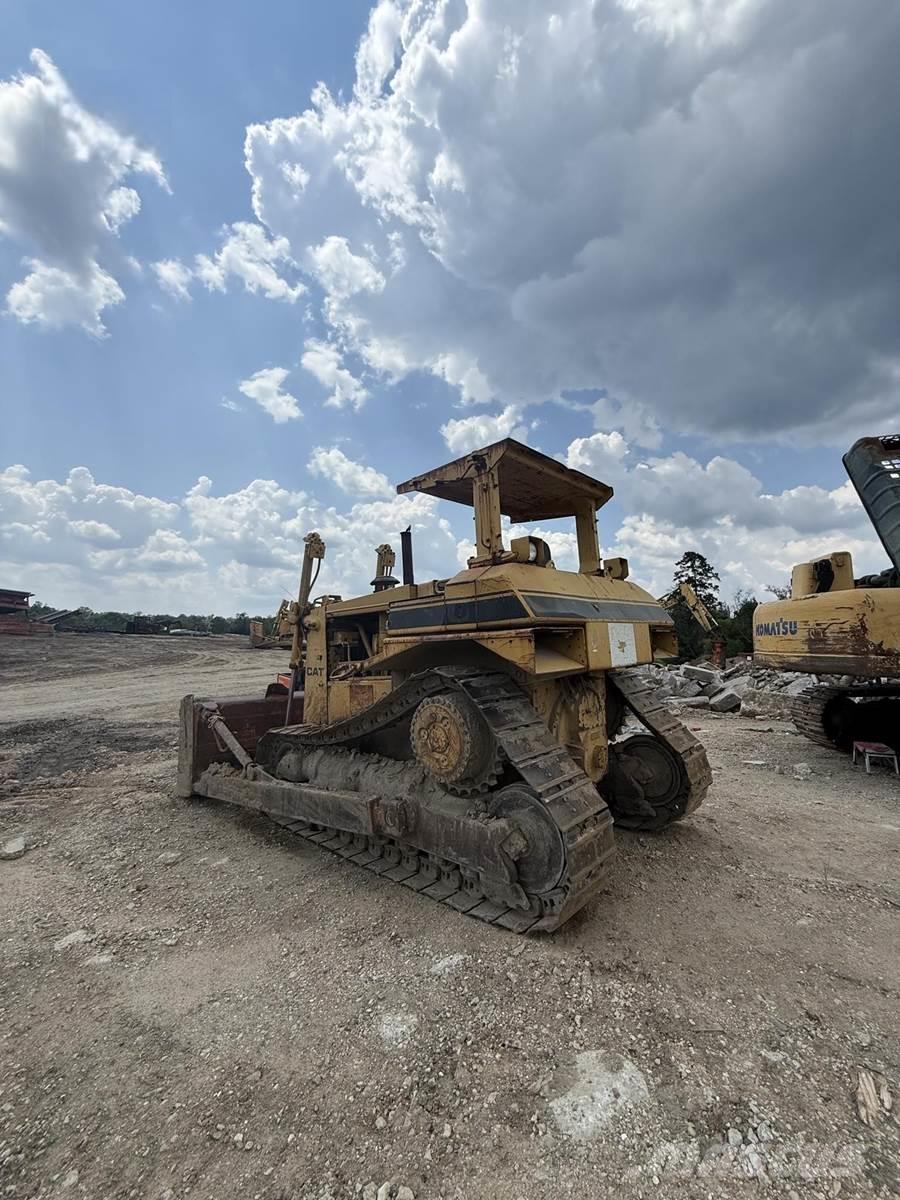 CAT D7H Buldozer sobre oruga