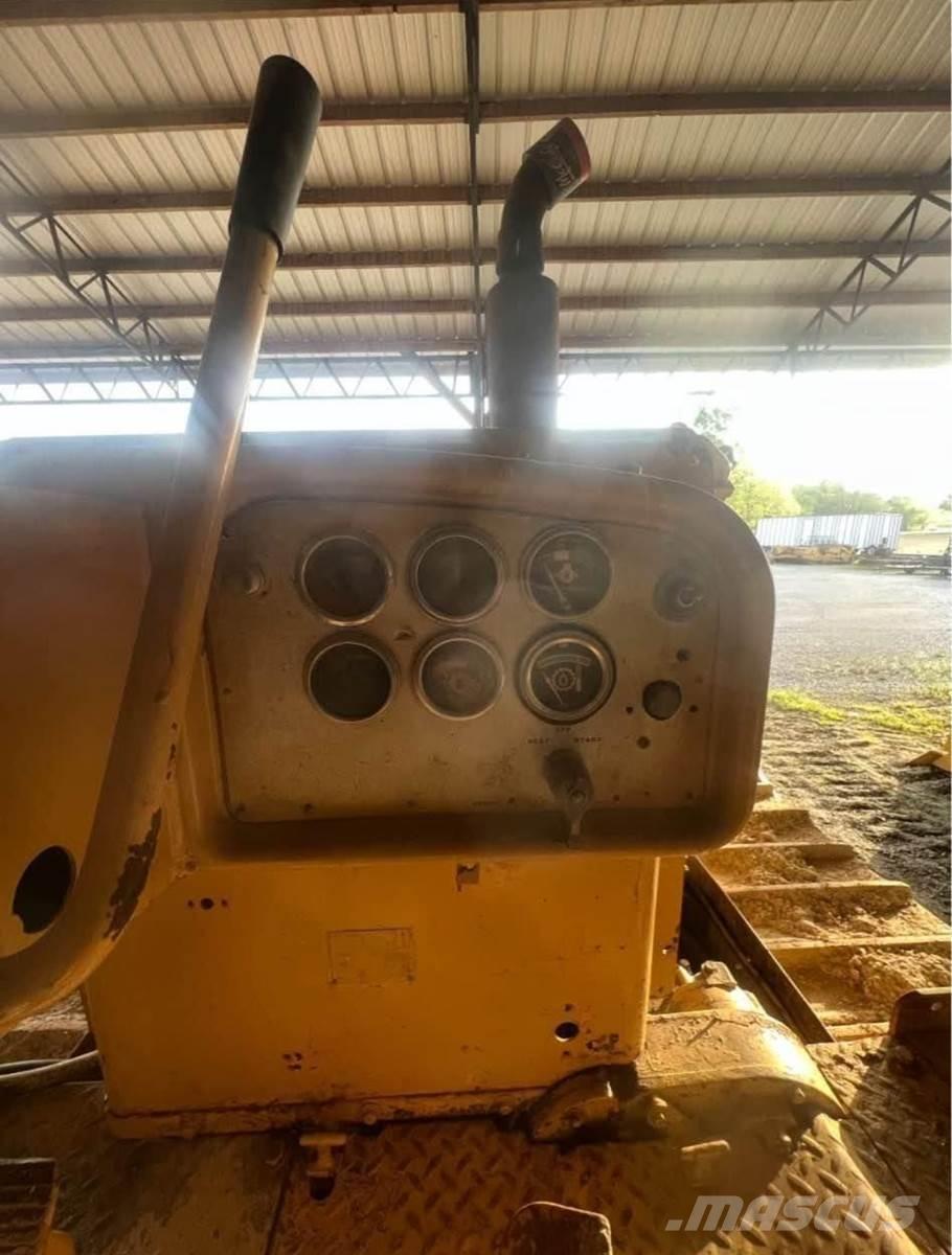 CAT D8H Buldozer sobre oruga