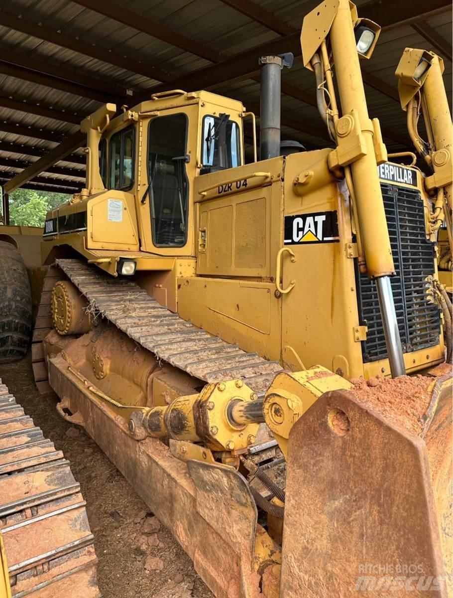 CAT D8N Buldozer sobre oruga