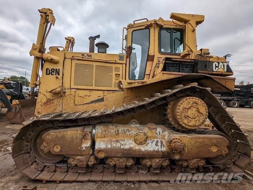 CAT D8N Buldozer sobre oruga