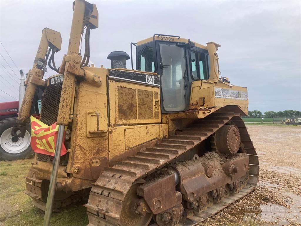 CAT D8R Buldozer sobre oruga