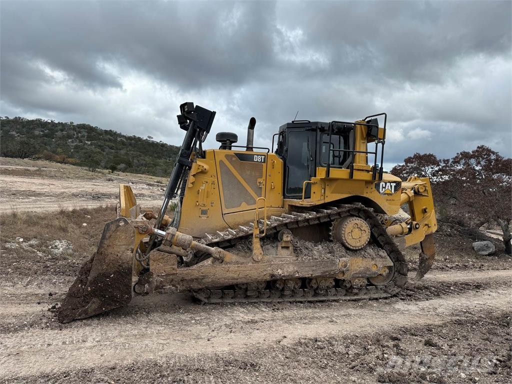 CAT D8T Buldozer sobre oruga
