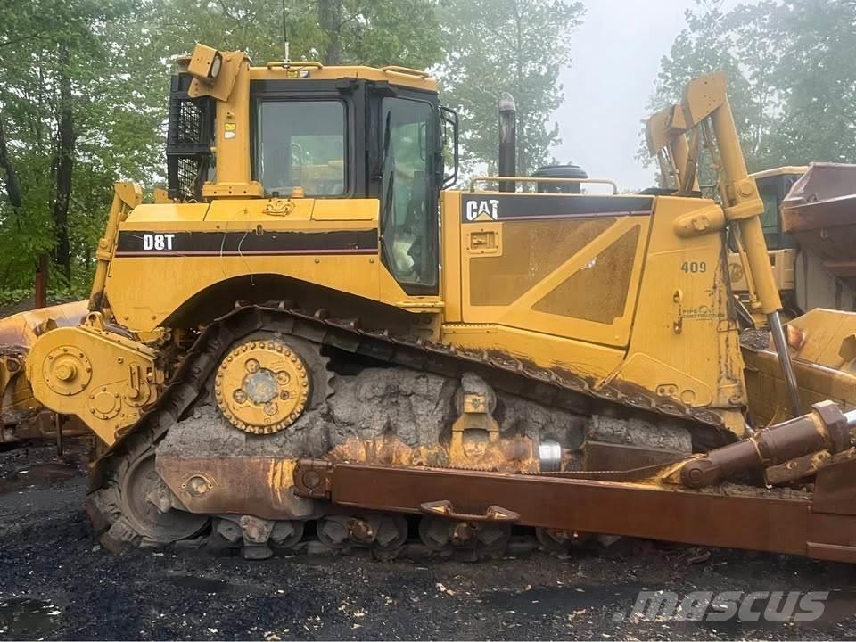 CAT D8T Buldozer sobre oruga