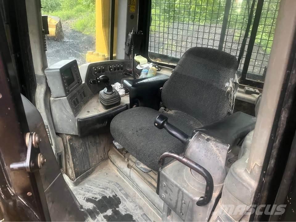 CAT D8T Buldozer sobre oruga