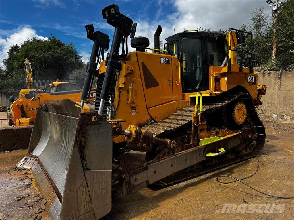 CAT D8T Buldozer sobre oruga