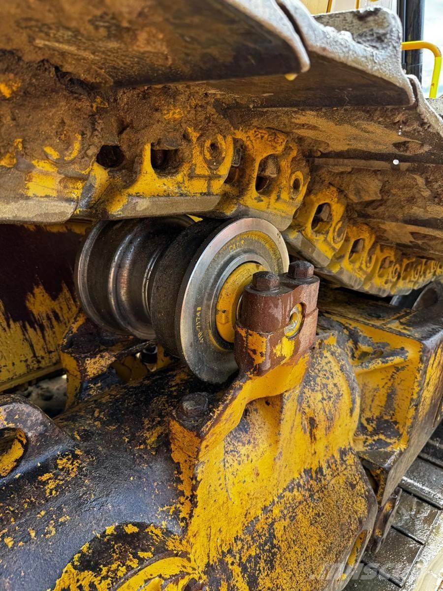 CAT D8T Buldozer sobre oruga