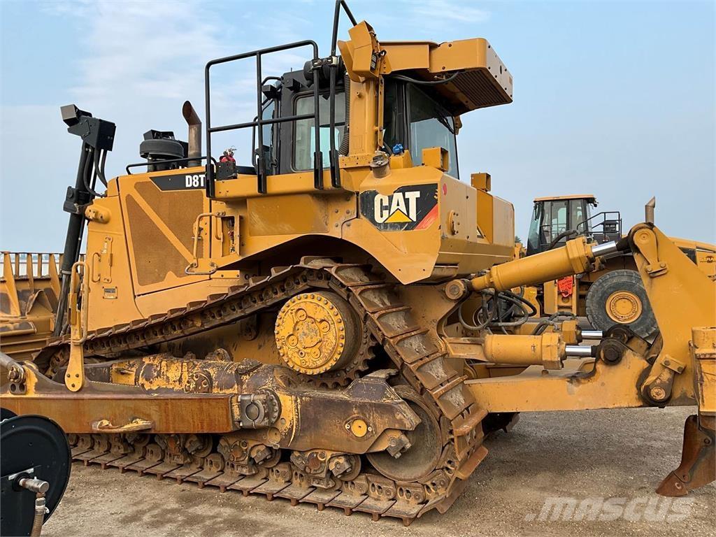 CAT D8T Buldozer sobre oruga
