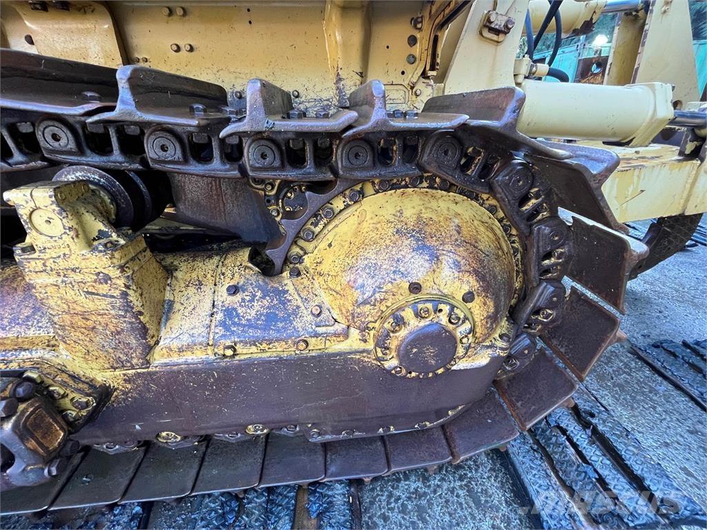 CAT D9H Buldozer sobre oruga