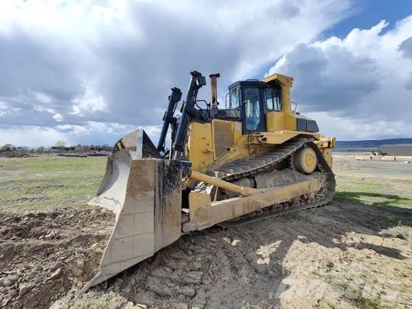 CAT D9N Buldozer sobre oruga