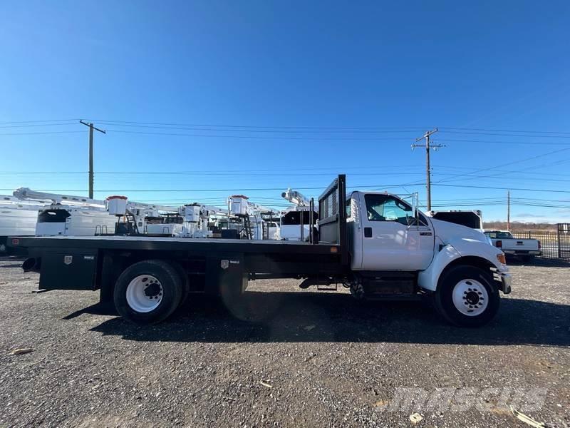 Ford F-750 Camiones de cama baja