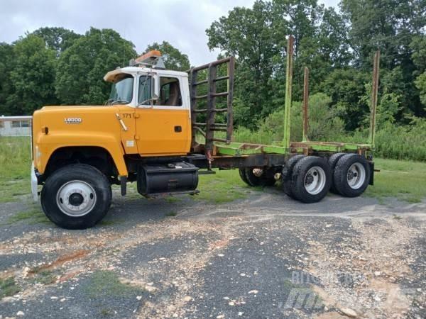 Ford L8000 Transportes de madera