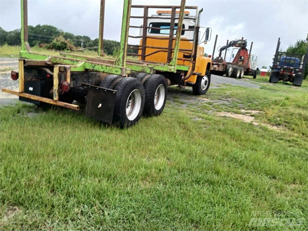 Ford L8000 Transportes de madera