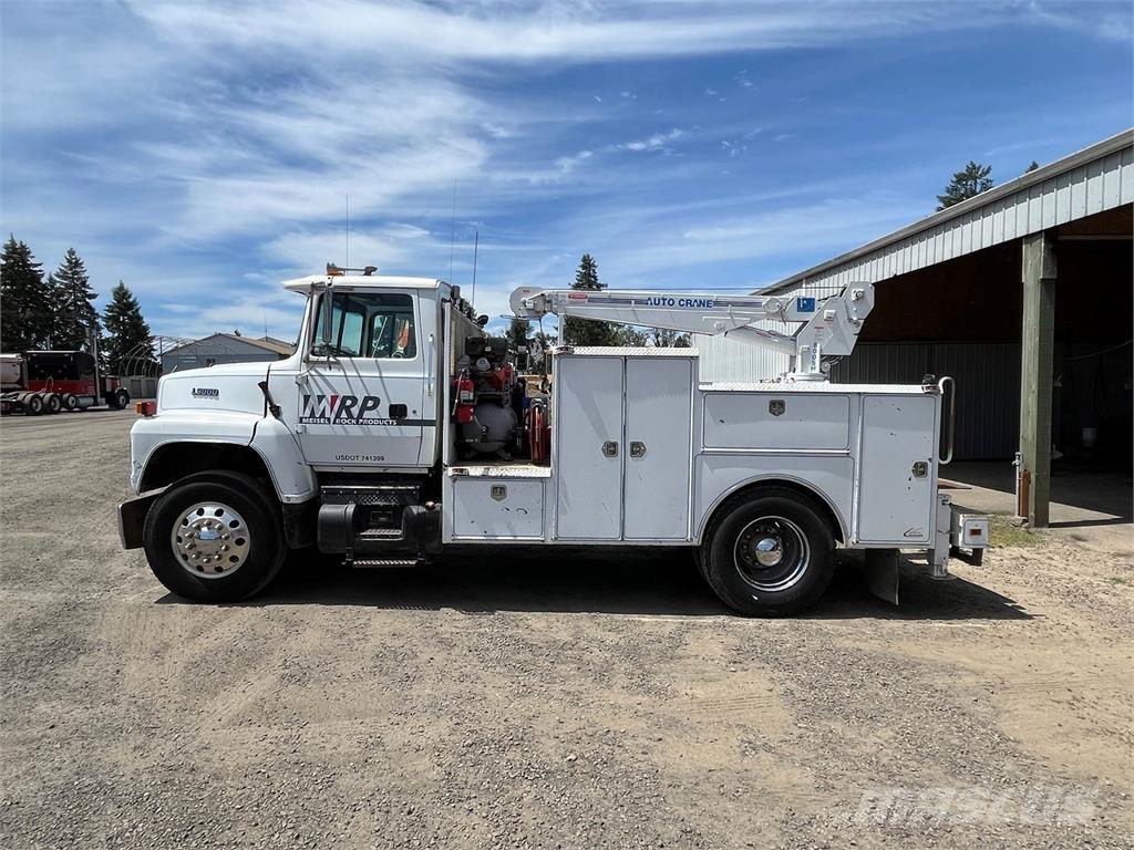 Ford L8000 Vehículos municipales multiusos
