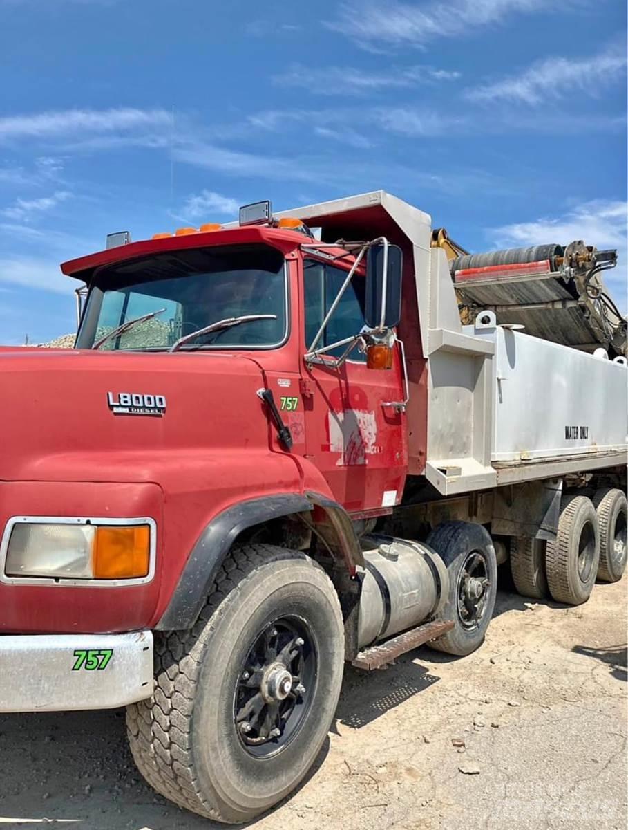 Ford L9000 Camiones cisternas