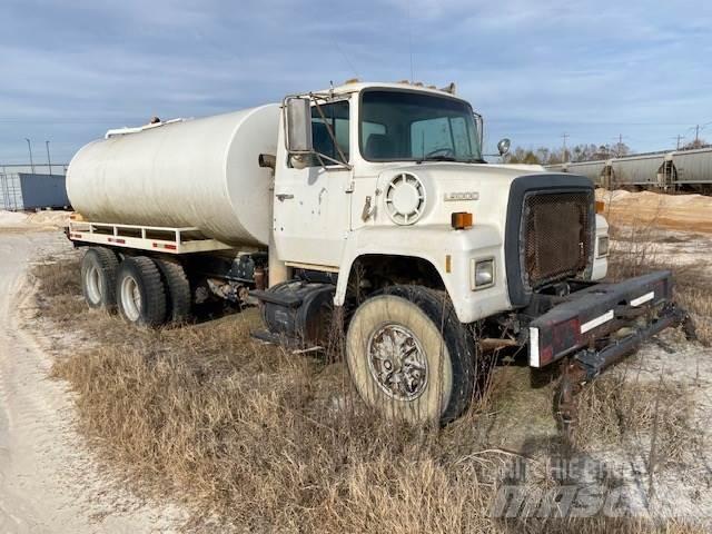 Ford L9000 Camiones cisternas