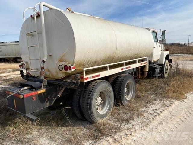 Ford L9000 Camiones cisternas