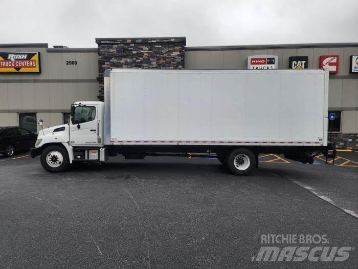 Hino 268A Camiones con caja de remolque