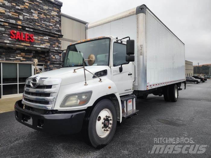 Hino 268A Camiones con caja de remolque