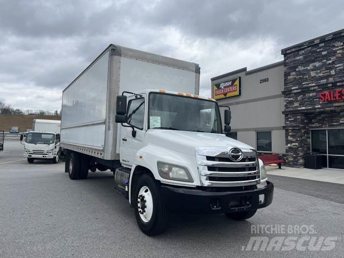 Hino 268A Camiones con caja de remolque