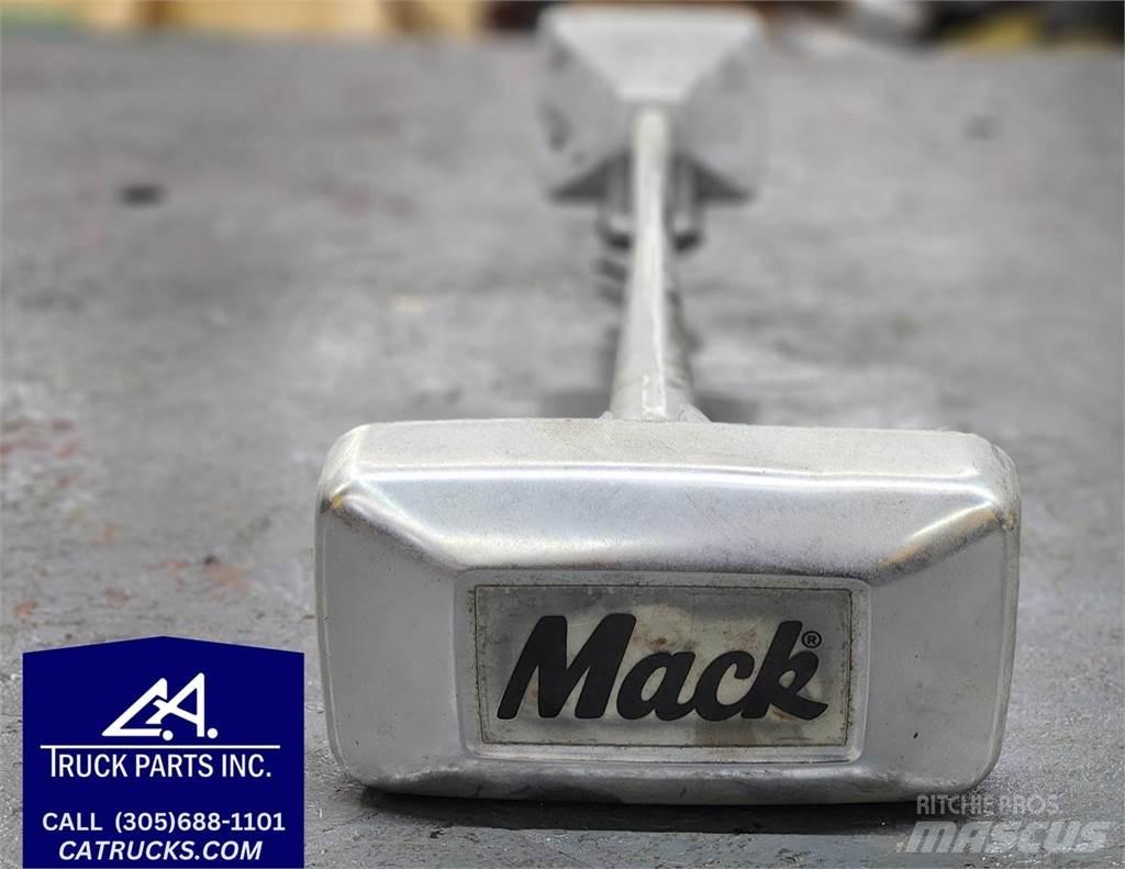 Mack  Componentes electrónicos