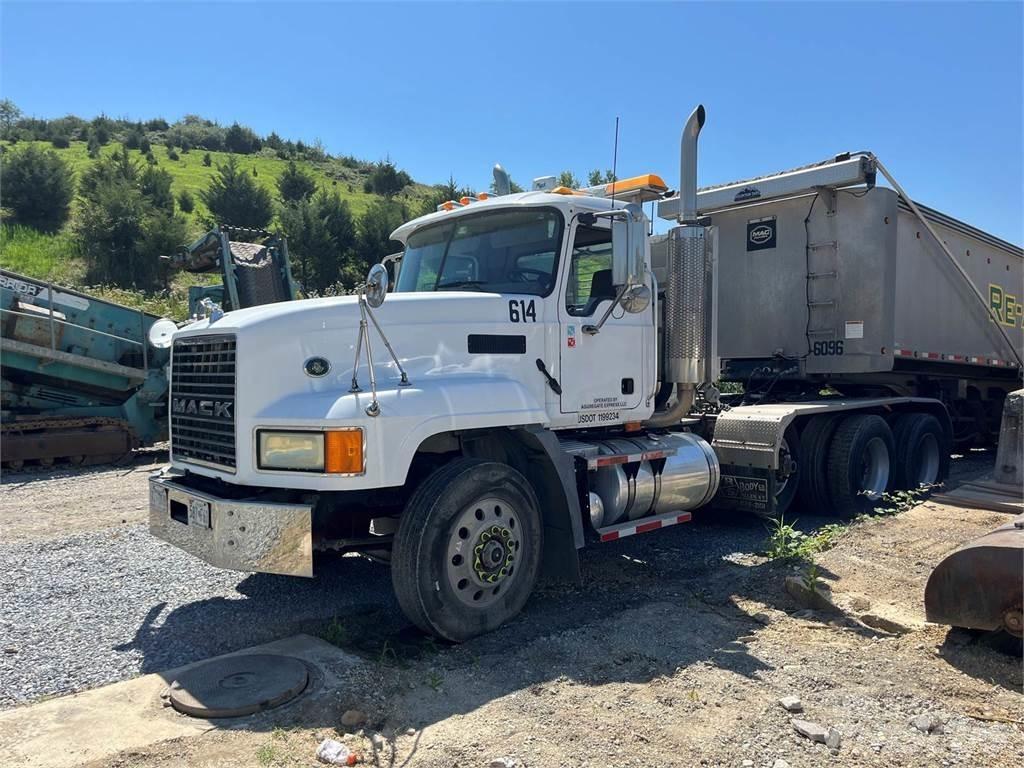 Mack CL733 Otros camiones