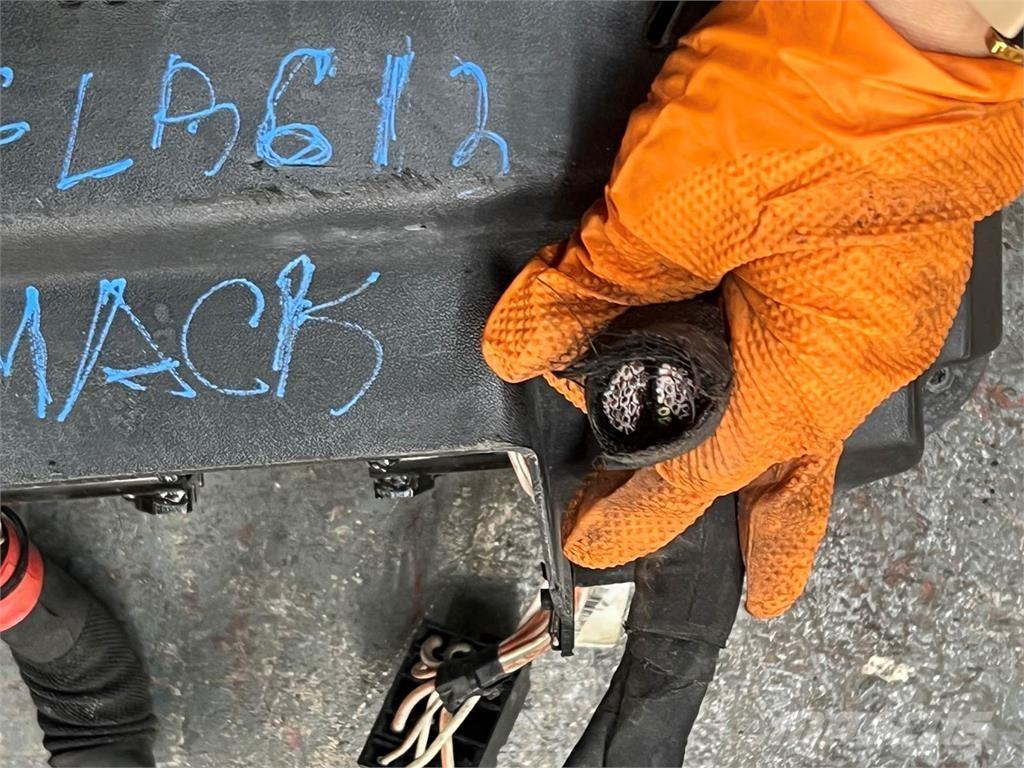 Mack LE612 Otros componentes