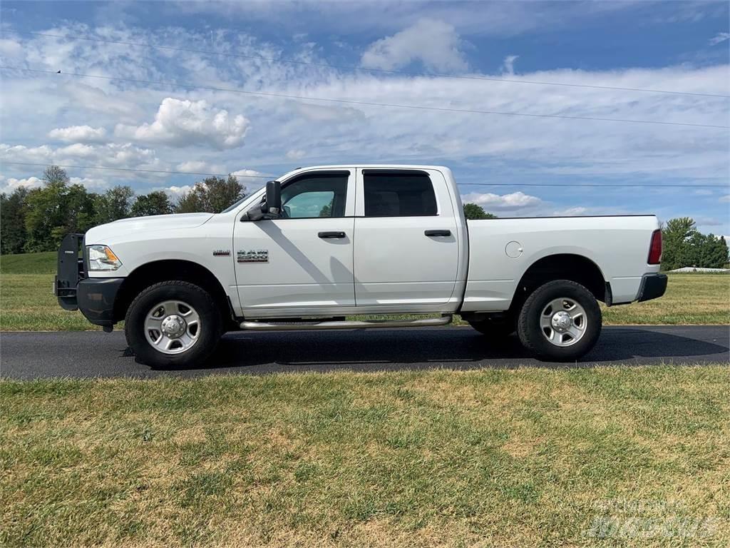 RAM 2500 Caja abierta/laterales abatibles