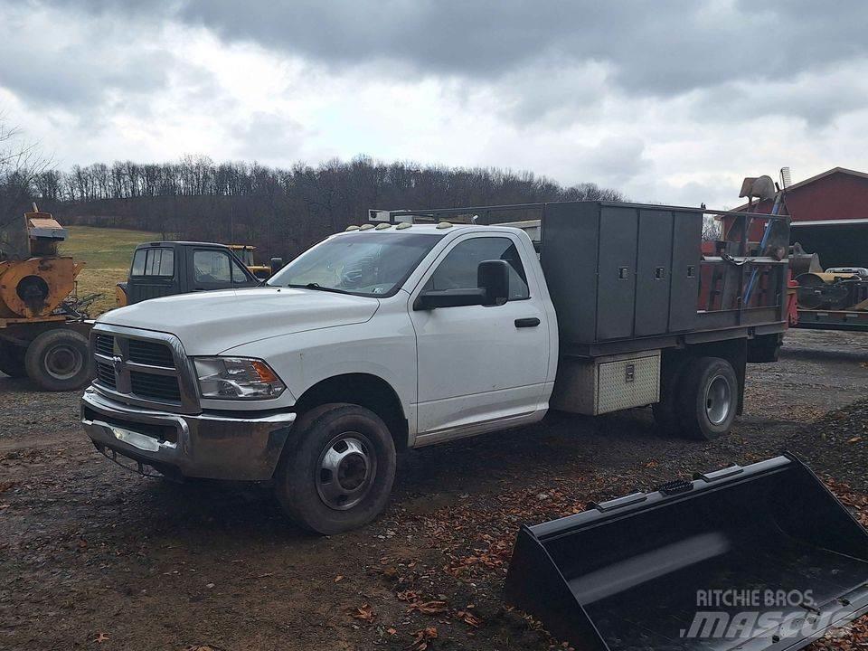 RAM 3500 Caja abierta/laterales abatibles