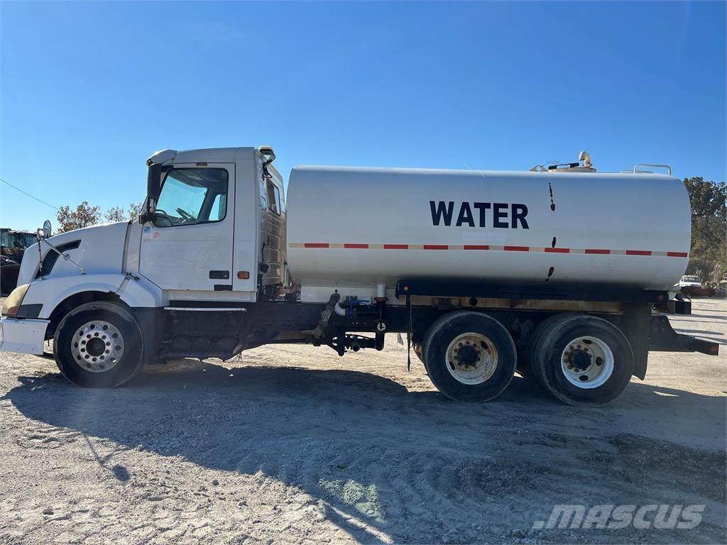 Volvo VNL Camiones cisternas