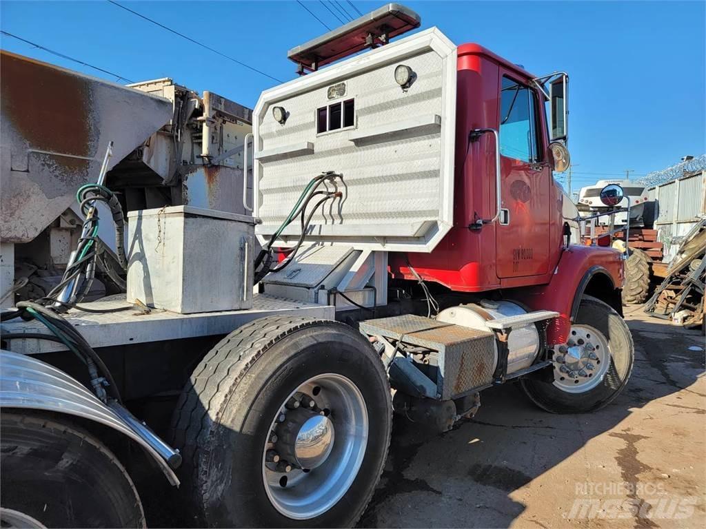 Volvo WG64 Camiones tractor