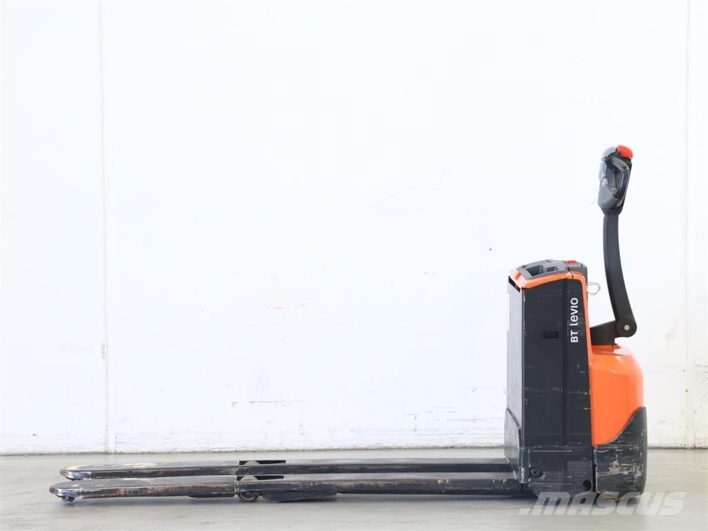 BT LWE160 Montacargas manual