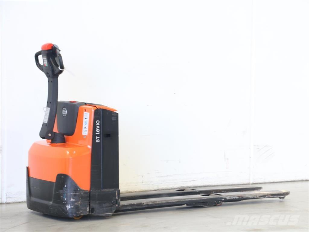 BT LWE160 Montacargas manual