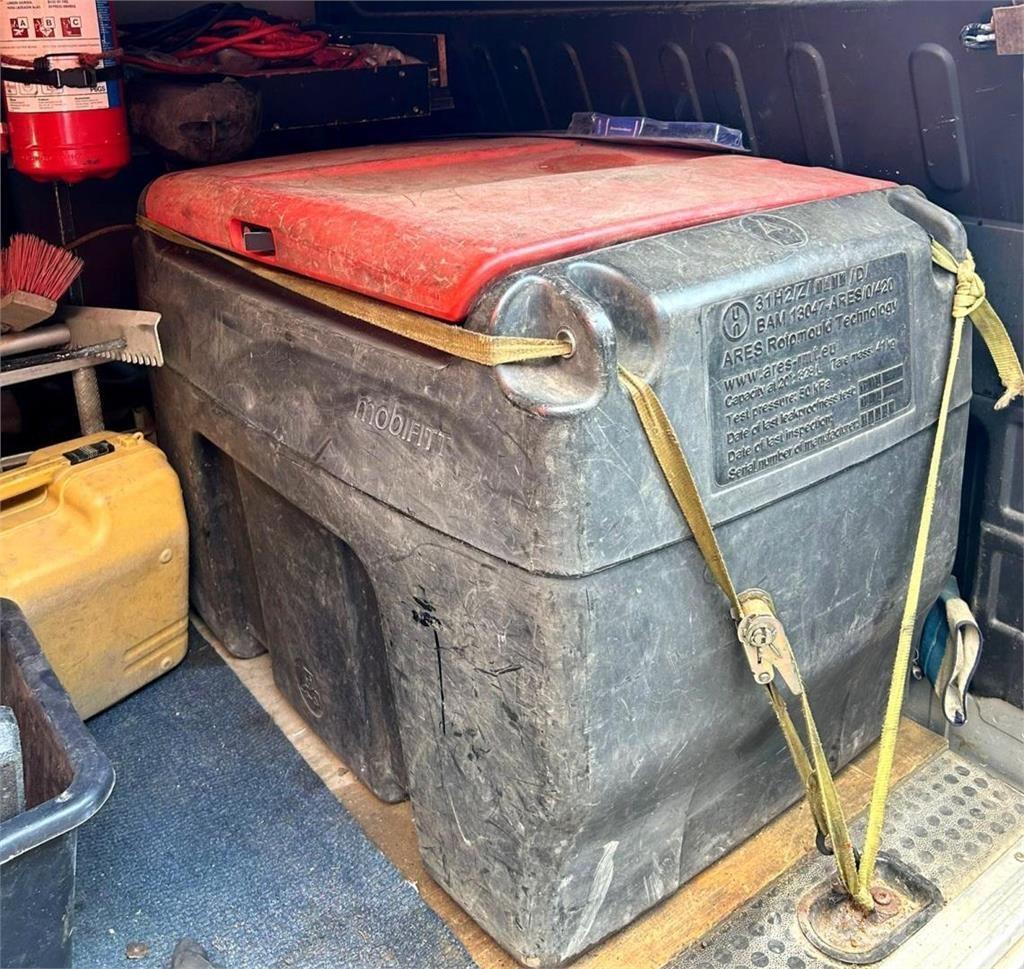  Polttoainesäiliö Tanques