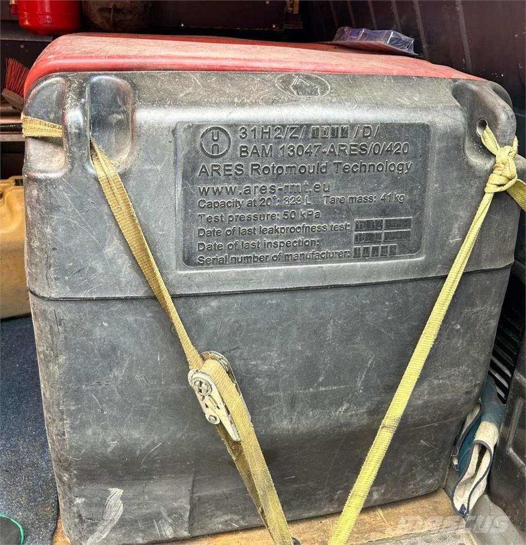  Polttoainesäiliö Tanques