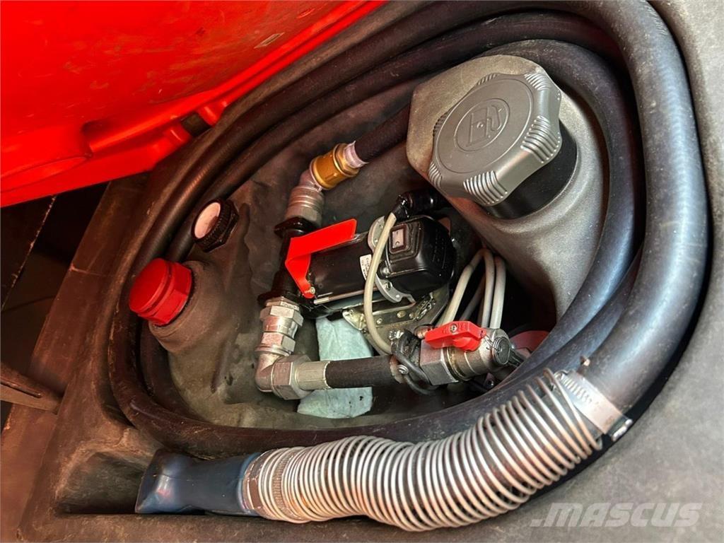  Polttoainesäiliö Tanques